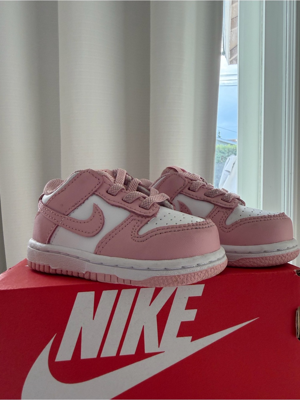 Nike Toddler Pink & White Low-Top Sneakers